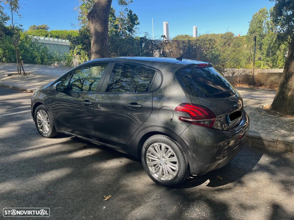 Peugeot 208 1.2 PureTech Signature - 4