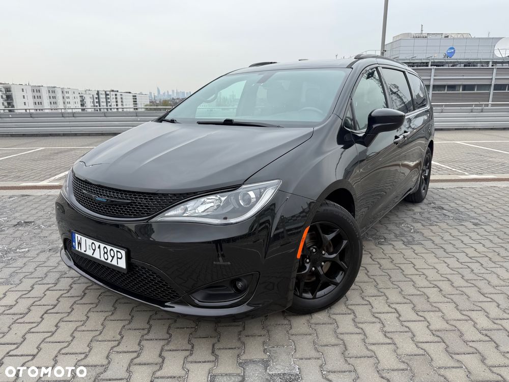 Chrysler Pacifica - 1