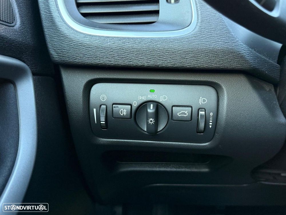 Volvo V40 Cross Country 1.6 D2 Kinetic - 31