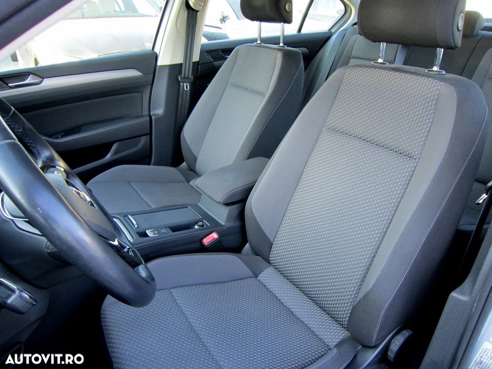 Volkswagen Passat - 13