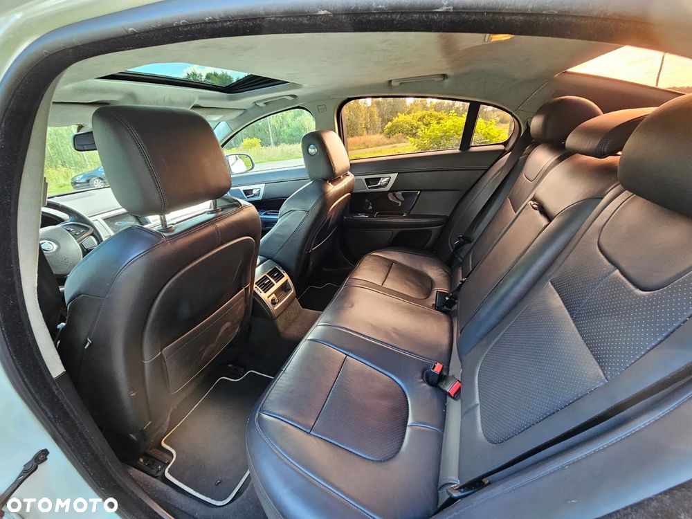 Jaguar XF 3.0 V6 D S Portfolio - 19