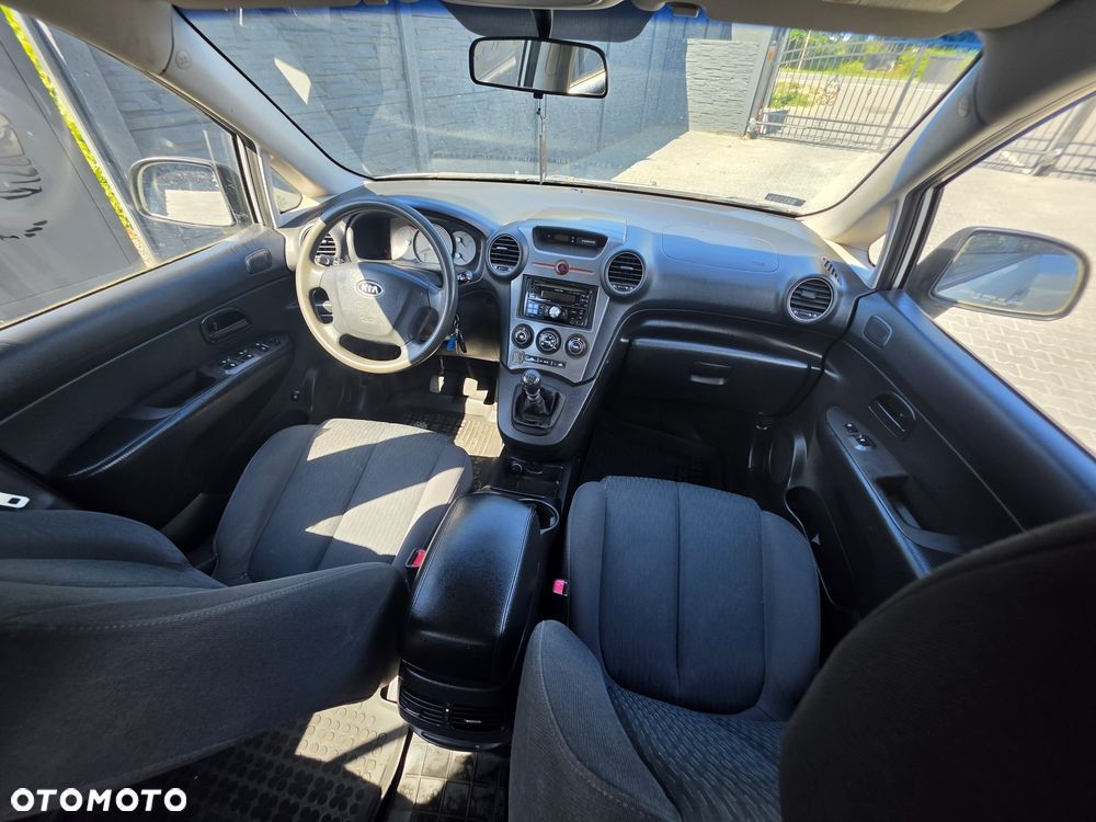 Kia Carens - 8