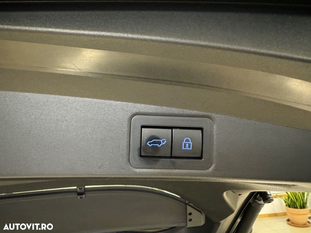 Toyota Corolla 1.8 Hybrid Team Deutschland - 30