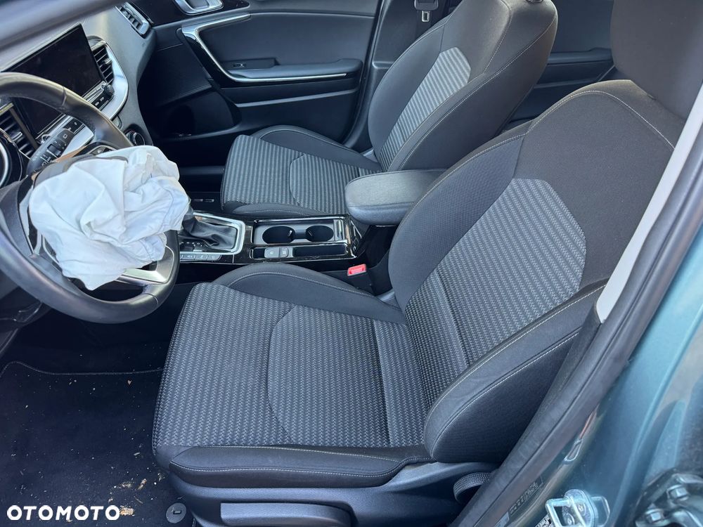 Kia Ceed 1.6 CRDi (48V Mild-Hybrid) DCT7 Vision - 18