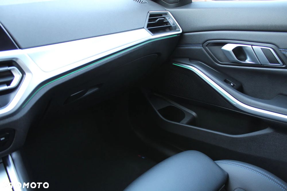 BMW Seria 3 320i M Sport - 37