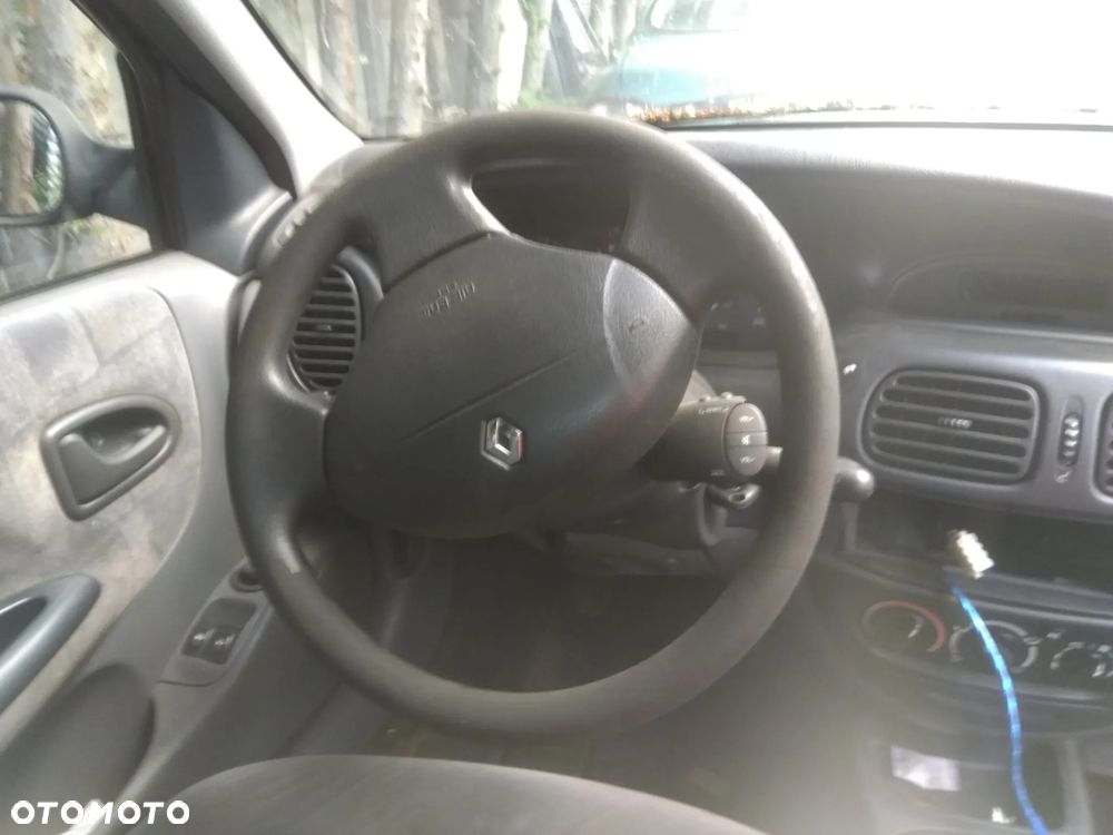 Auto na części - Renault Megane 98 KM diesel 2000 Silnik Skrzynia Drzwi Maska Klapa Błotnik Zderzak Lampa Szyba Klamka Lusterko Deska Kokpit - 11