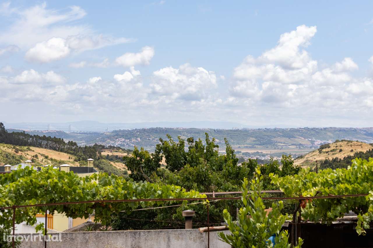 Oportunidade Única: Transforme e Valorize Esta Moradia Isolada com Vis - Grande imagem: 2/27