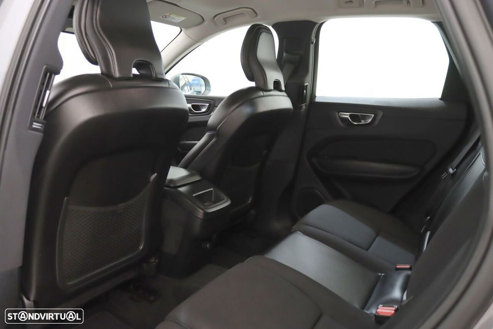 Volvo XC 60 2.0 D4 Inscription AWD Geartronic - 8