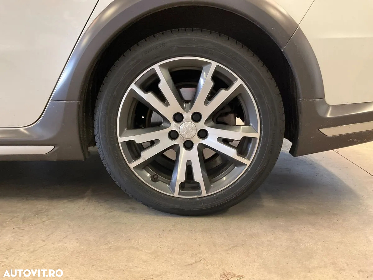Peugeot 508 RXH Hybrid4 - 10