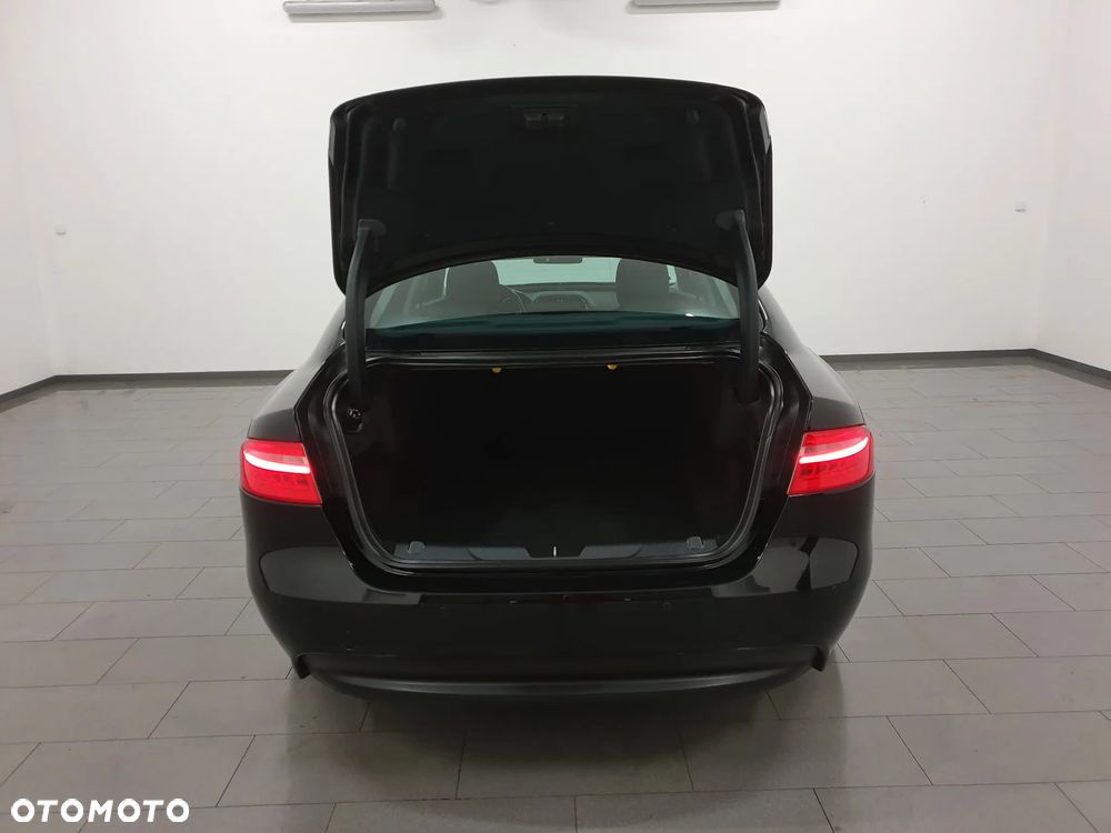 Jaguar XE 2.0 D Prestige - 5