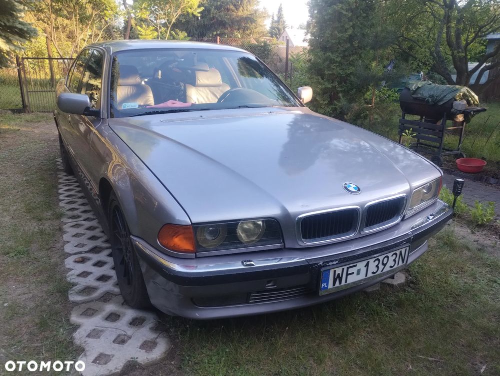 BMW Seria 7 740i V8 - 1
