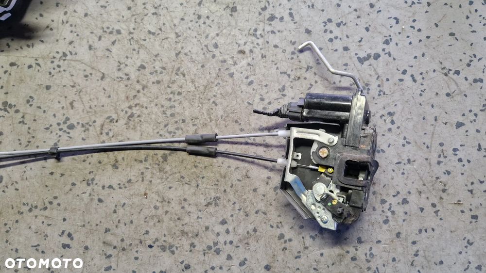 HYUNDAI I10 ZAMEK DRZWI PRAWY TYŁ - 1