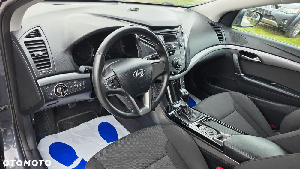 Hyundai i40 Kombi blue 1.6 Family - 11