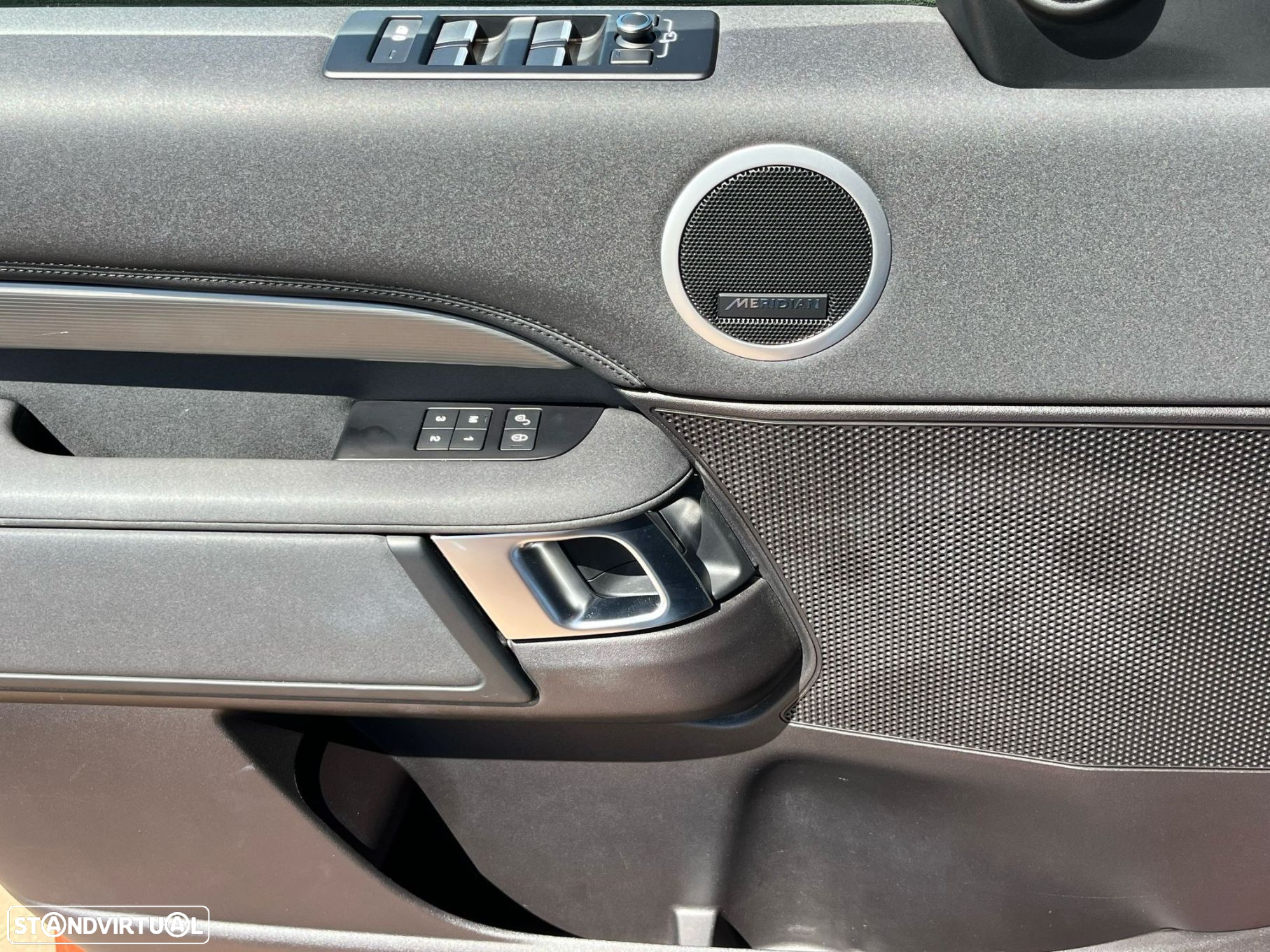 Land Rover Discovery 2.0 SD4 HSE Auto - 10