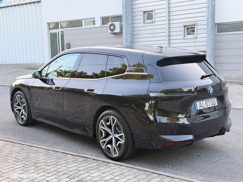 BMW iX xDrive 40 Pack Desportivo - 9