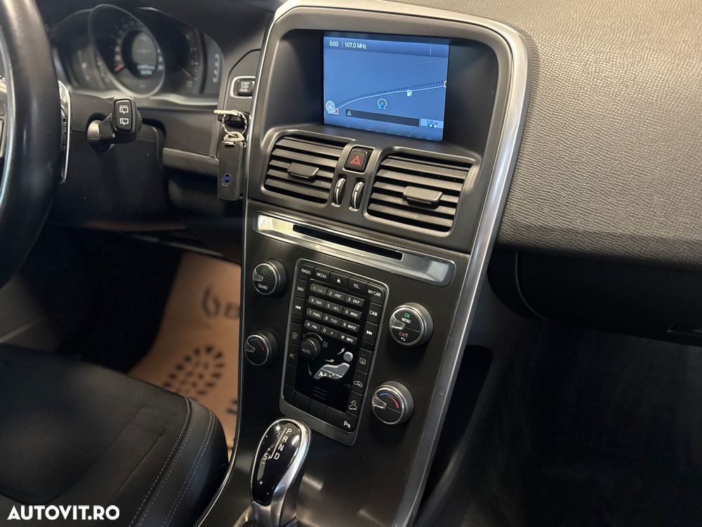 Volvo XC 60 D4 AWD Geartronic Momentum - 16