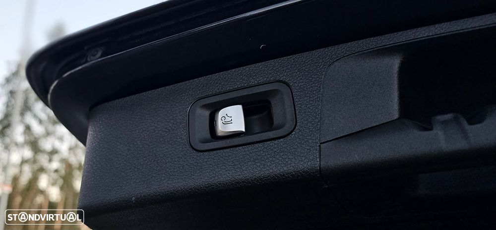 Mercedes-Benz E 300 de 4Matic 9G-TRONIC AMG Line - 44