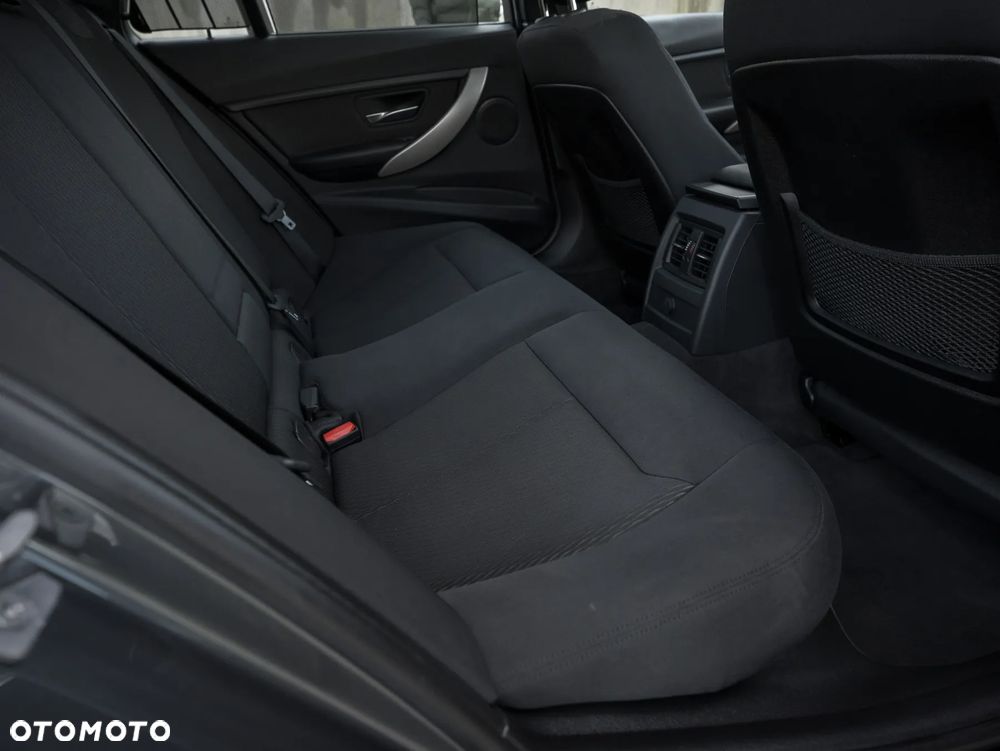 BMW Seria 3 318d Blue Performance - 32