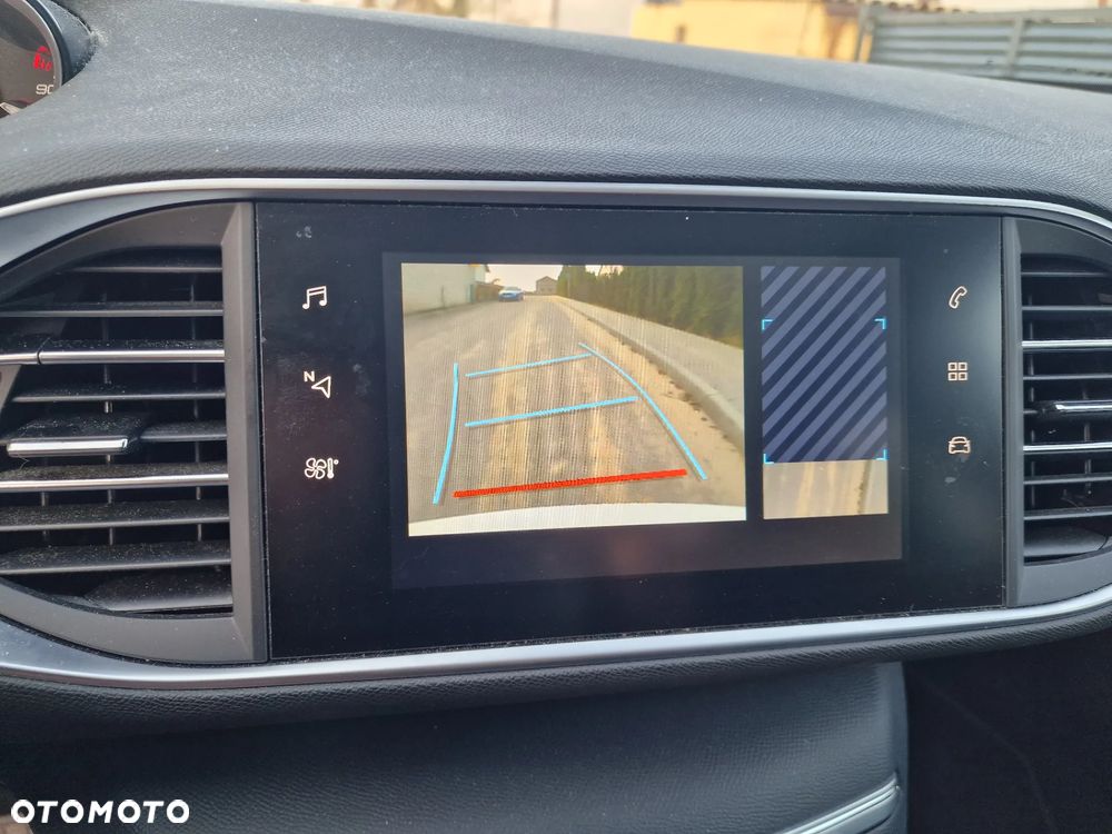 Peugeot 308 PureTech 130 GPF EAT8 Stop & Start Allure Business-Paket - 28