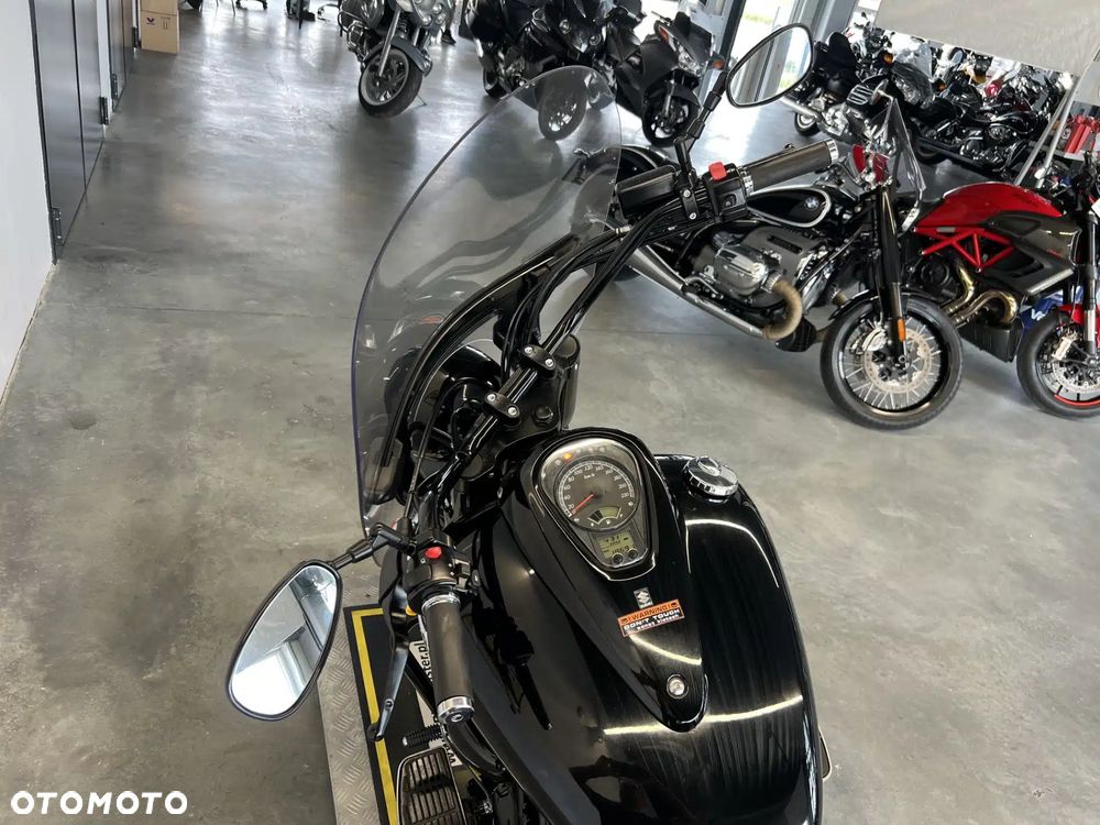 Suzuki Intruder - 20