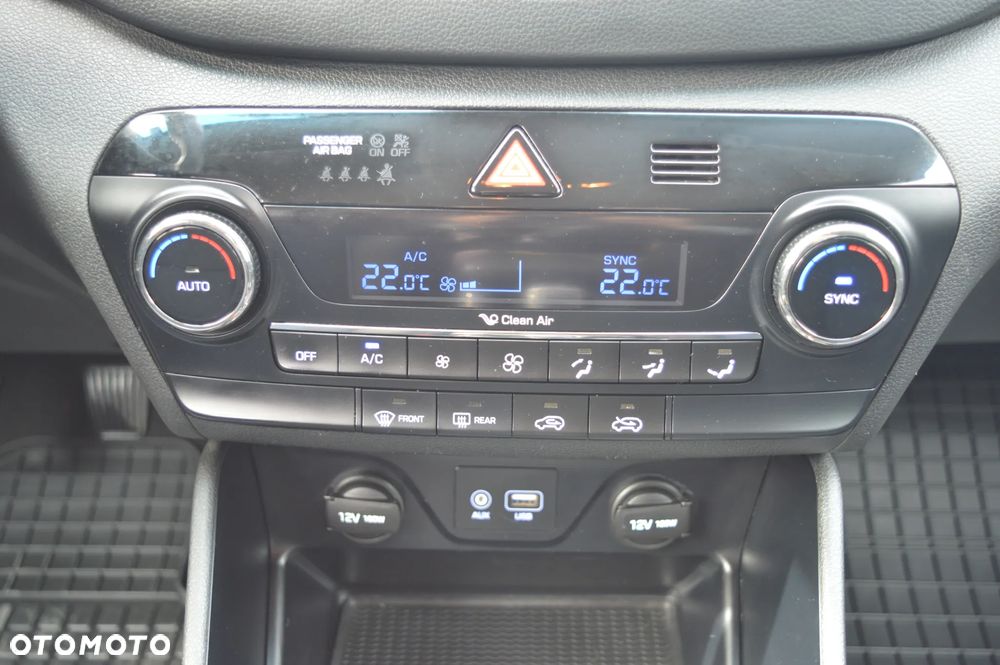 Hyundai Tucson 1.7 CRDI BlueDrive TourdePologne 2WD - 17