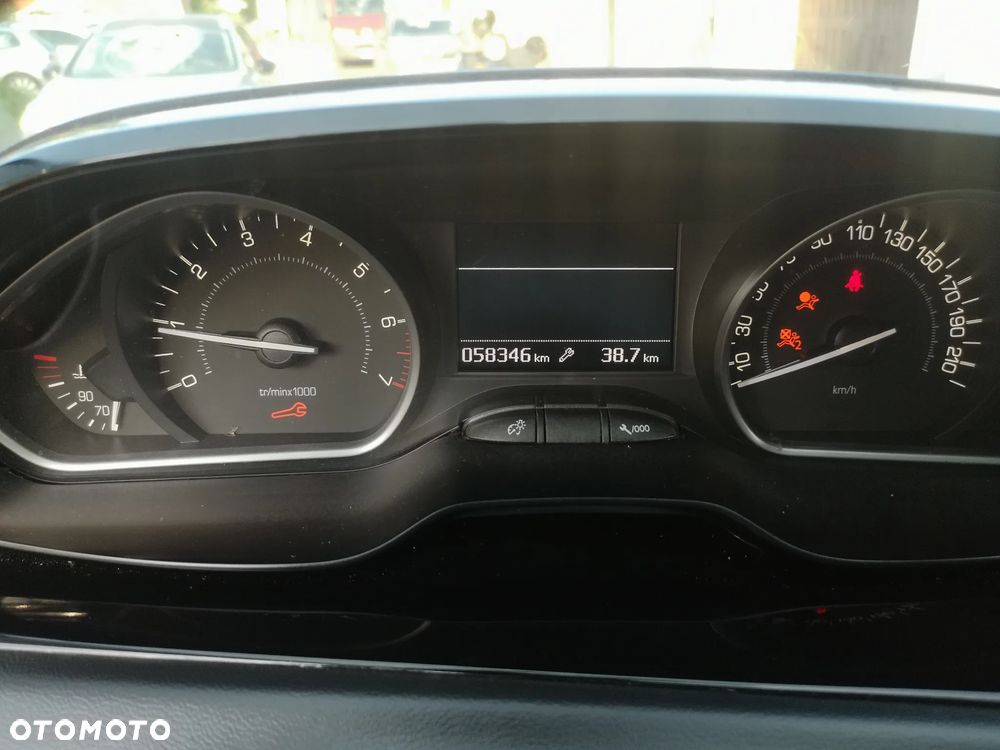 Peugeot 208 - 16