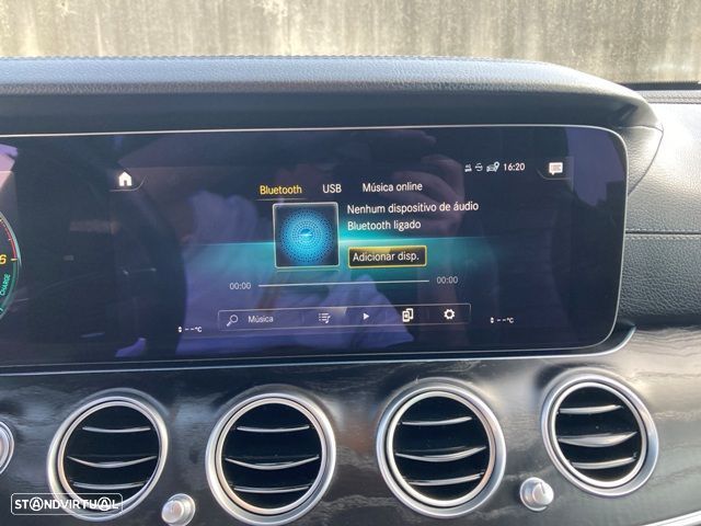 Mercedes-Benz E 300 de 4Matic 9G-TRONIC AMG Line - 29