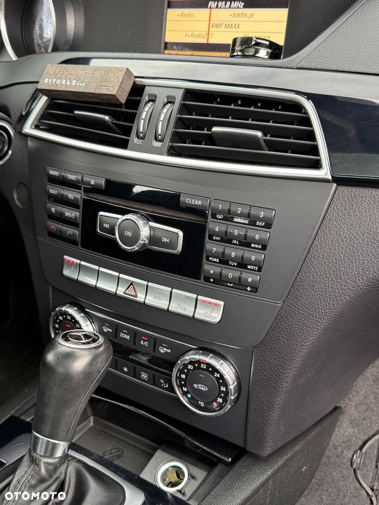 Mercedes-Benz Klasa C 180 CGI Automatik BlueEFFICIENCY Elegance - 28