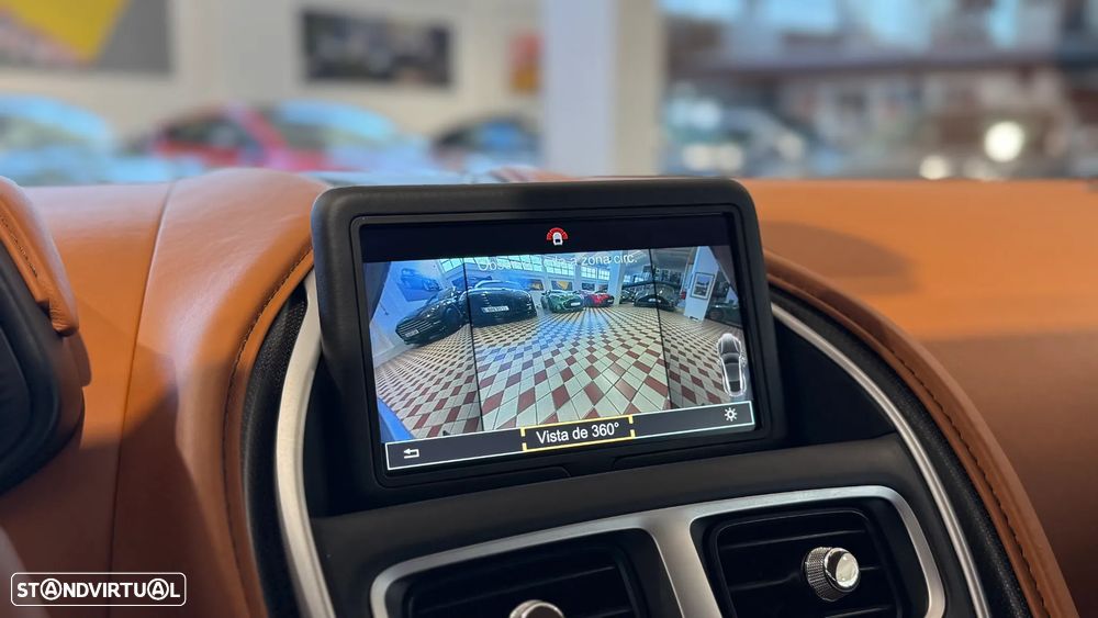 Aston Martin DB11 Coupé - 25