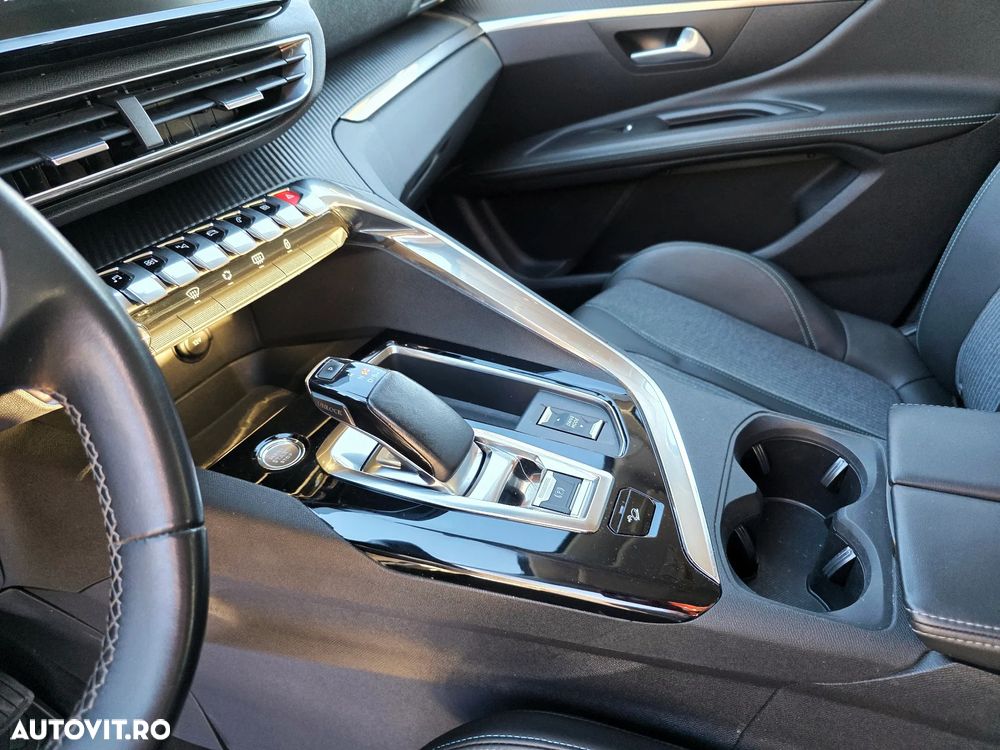 Peugeot 3008 PHEV 300 EAT8 4X4 GT - 25