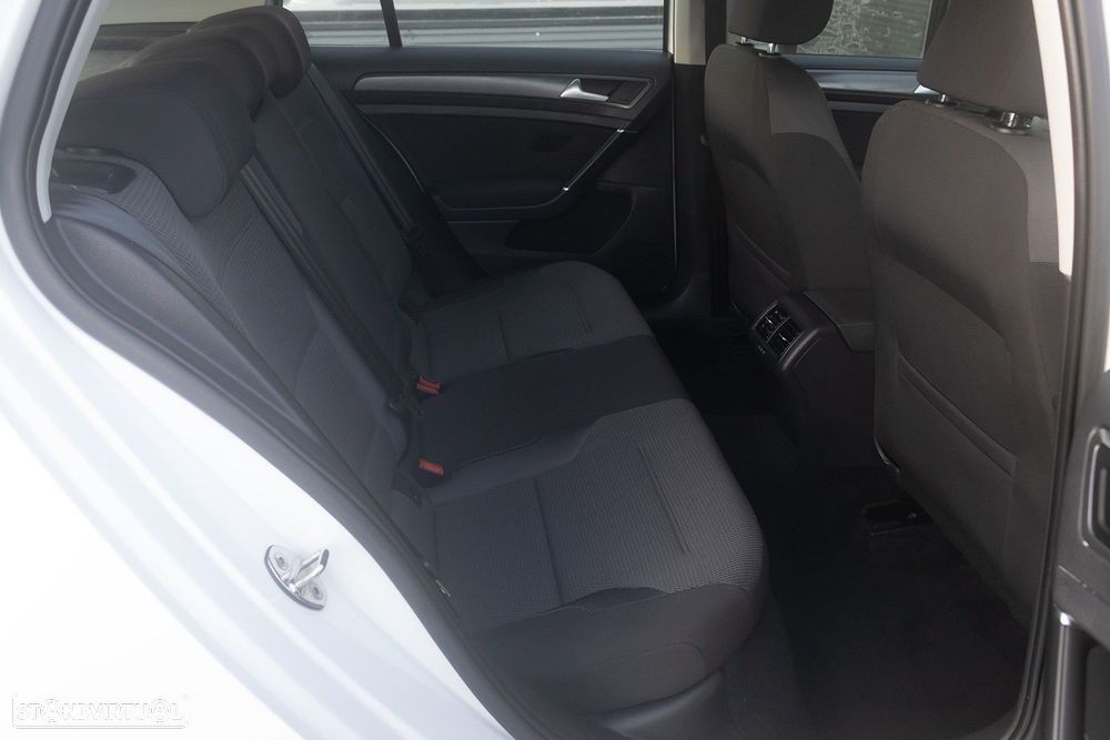 VW Golf 1.6 TDI Highline DSG - 23