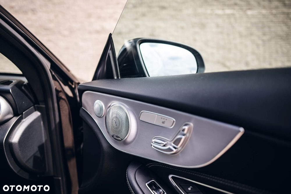 Mercedes-Benz Klasa C 300 Coupe 9G-TRONIC AMG Line - 29