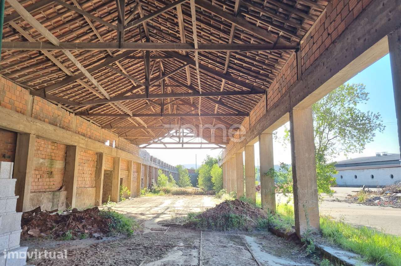 Antiga Fábrica Industrial "A Telheira de Chaves" com 25.000 m² - Grande imagem: 3/39