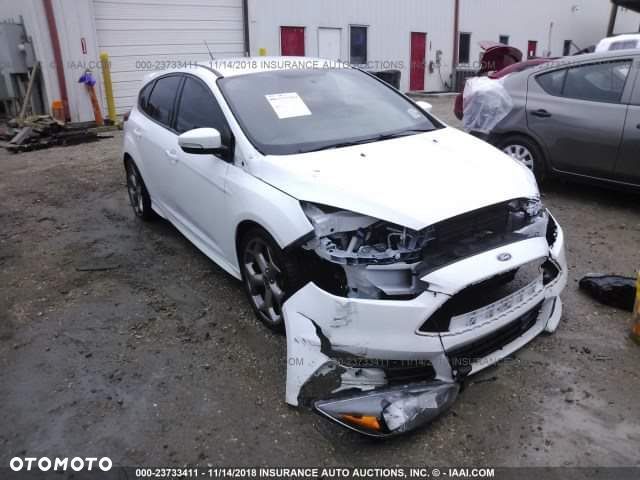 Ford Focus - 39