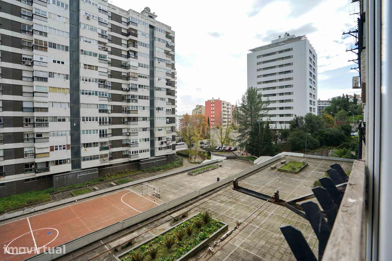 T2 transformado em T3, totalmente remodelado, localizado numa das zona - Grande imagem: 2/28