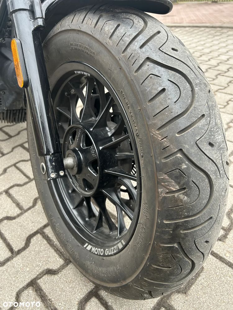 Moto Guzzi V9 - 12