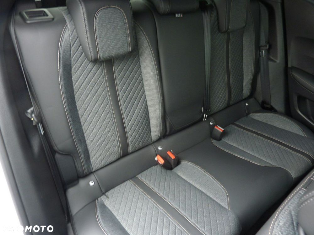 Peugeot 2008 - 12