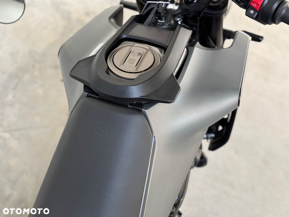 Husqvarna Svartpilen - 20