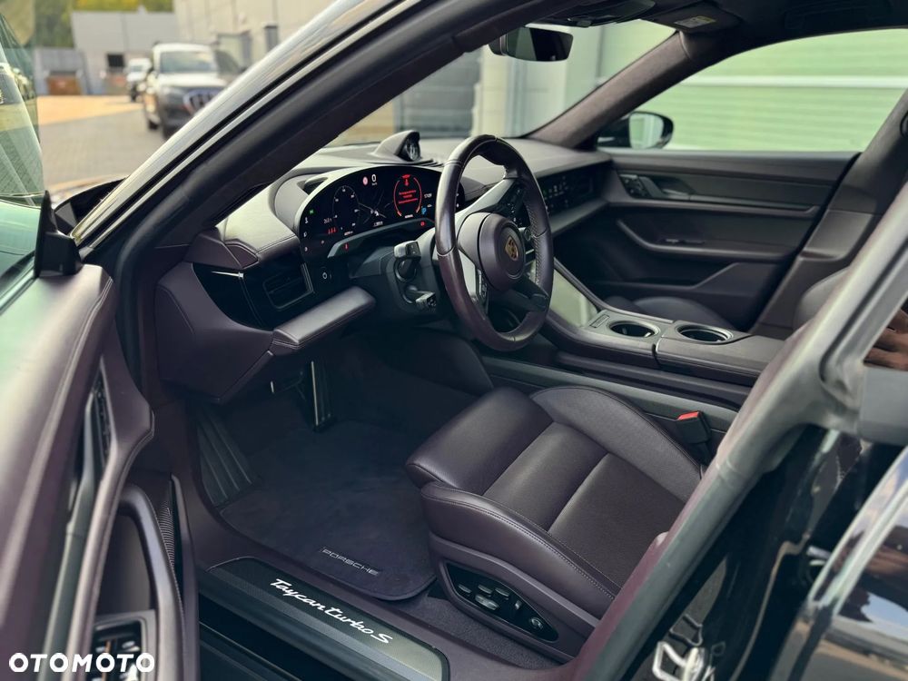 Porsche Taycan - 16
