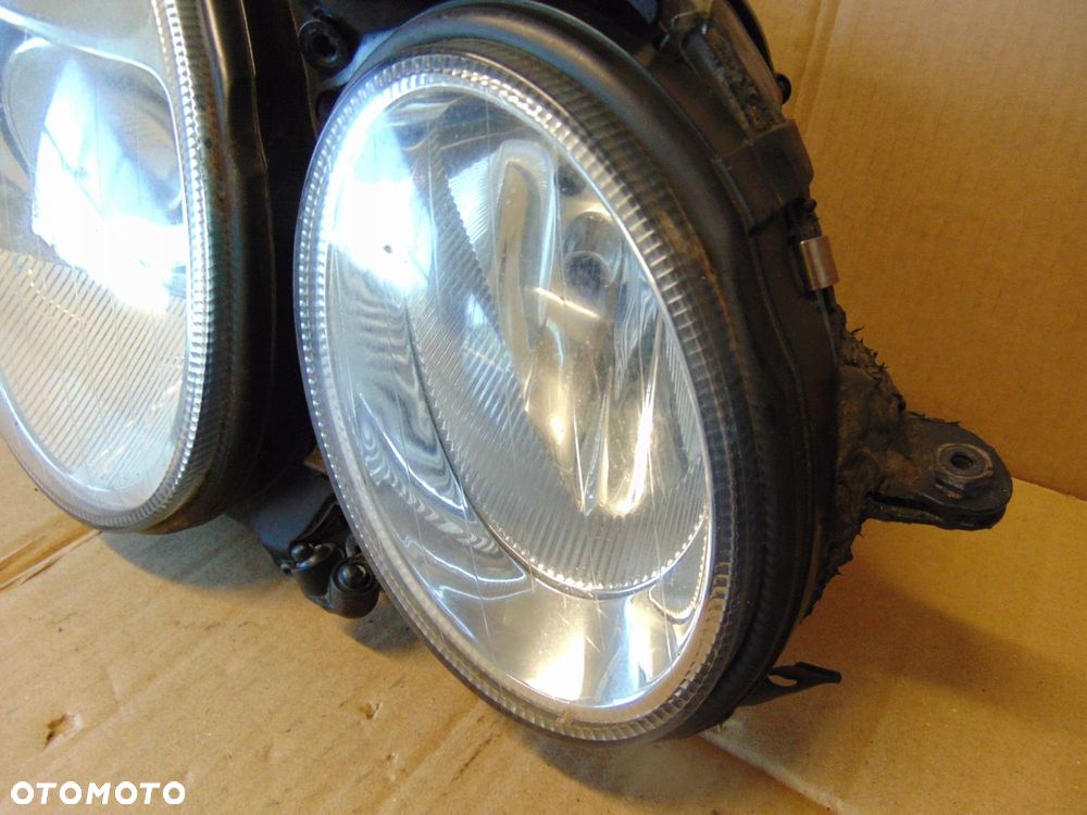 LAMPA PRAWA PRAWY PRZÓD PRZEDNIA MERCEDES E KLASA W211 XENON EUROPA - 3