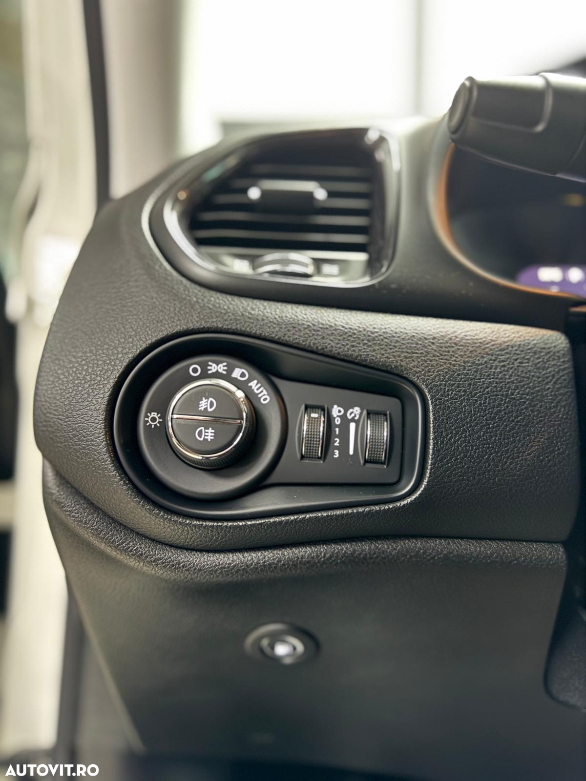 Jeep Renegade 1.3 T-GDI 4xe PLUG-IN Hybrid Automatik S - 26