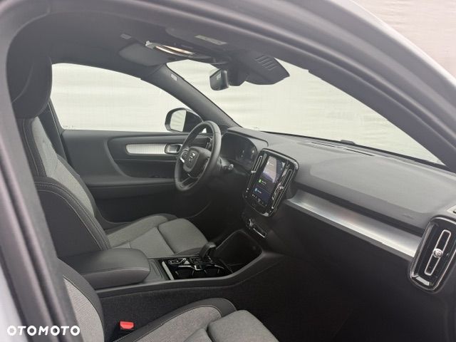 Volvo XC 40 B3 Plus Dark - 14