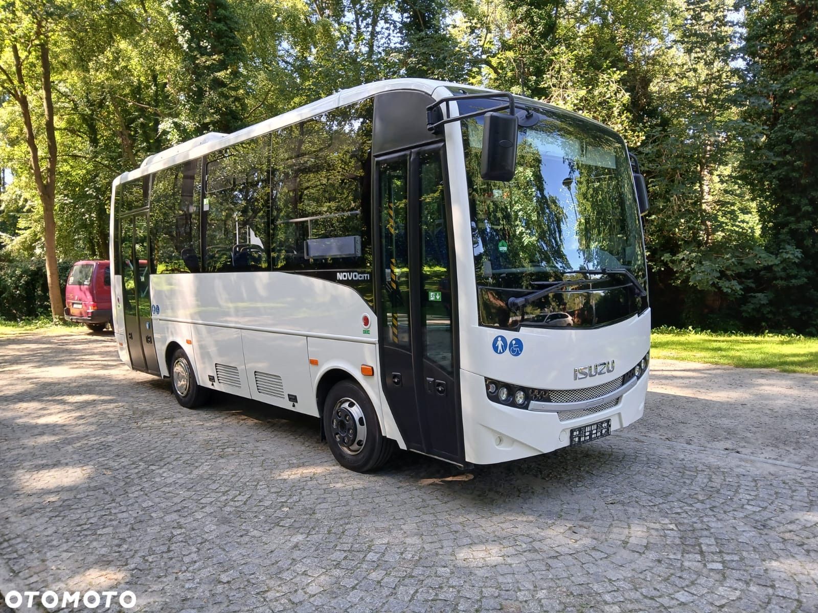 Isuzu Novo City midi - 1