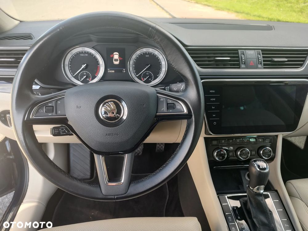 Skoda Superb 2.0 TDI 4x4 L&K DSG - 18