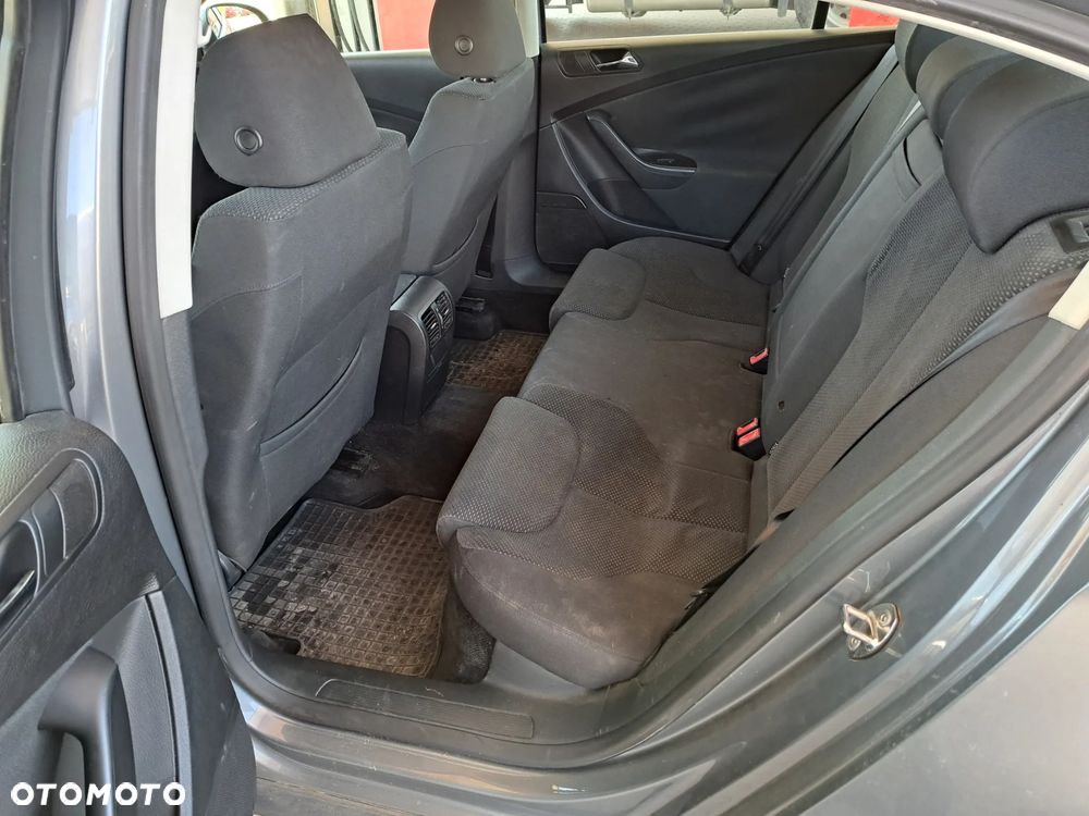 Volkswagen Passat - 18
