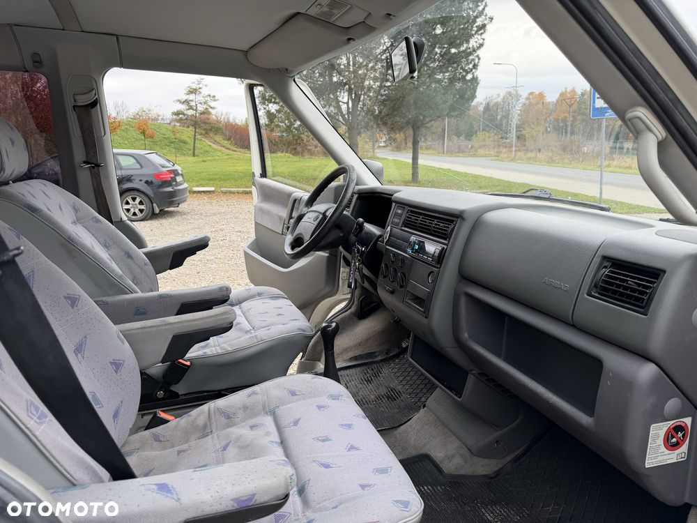 Volkswagen Caravelle - 7
