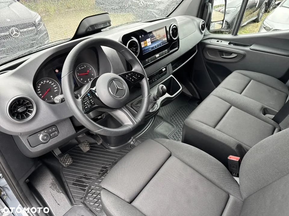 Mercedes-Benz Sprinter - 14