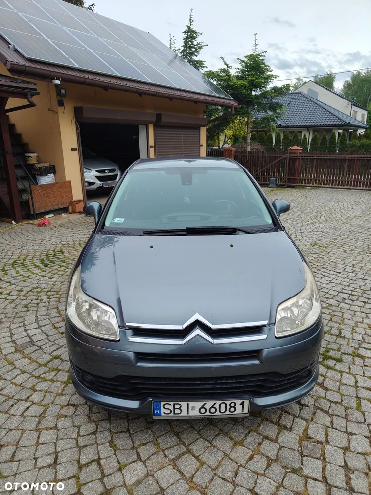 Citroën C4 1.6 16V Confort - 2