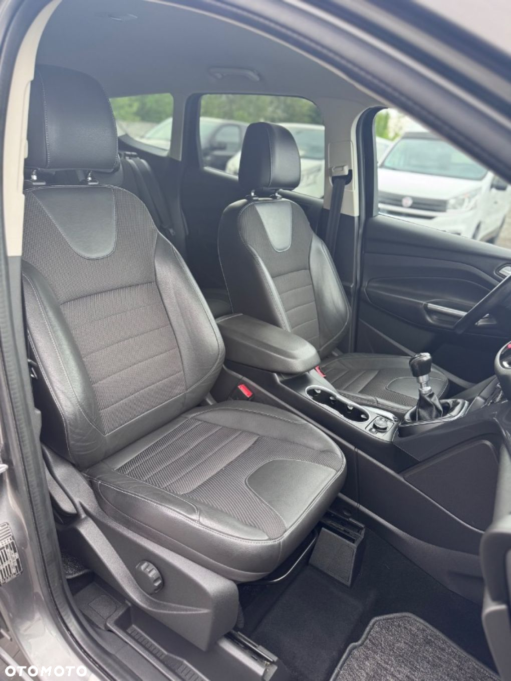 Ford Kuga - 38