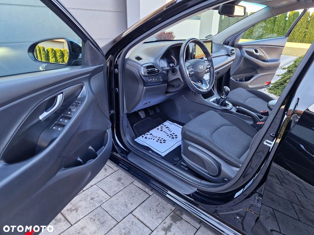 Hyundai i30 1.5 Intro - 12